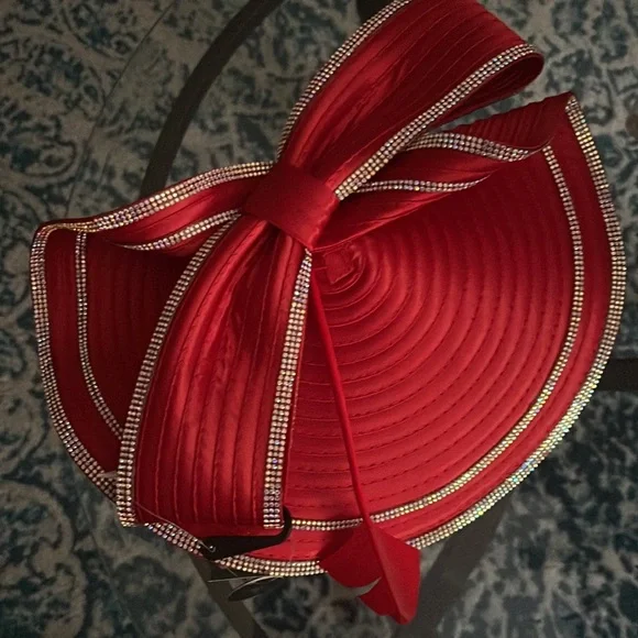 Brand New Red Fascinator by Hana - Picture 2 of 5